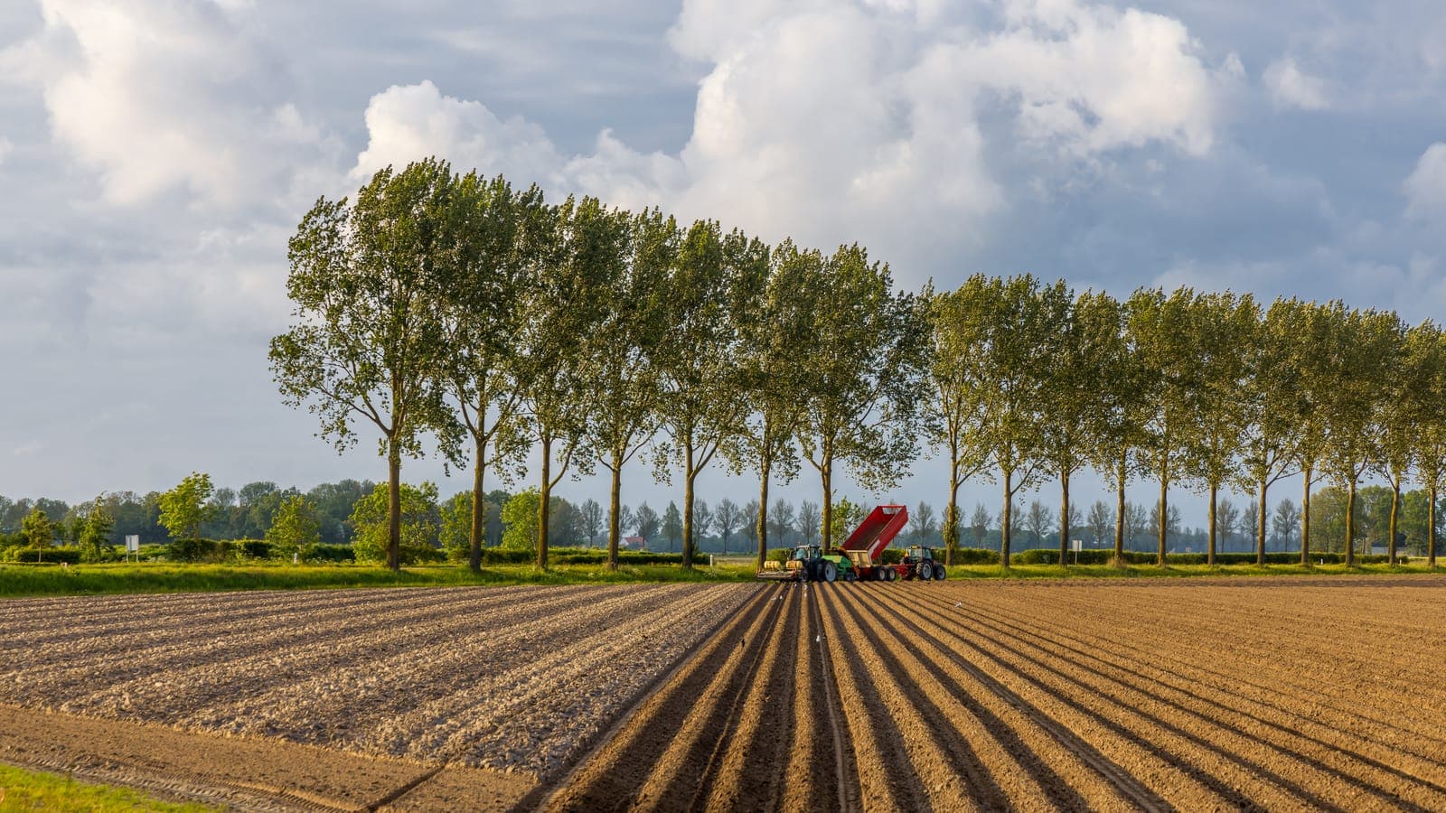 Dieseldiefstal en gps-diefstal bij boeren en loonbedrijven in Friesland en Groningen